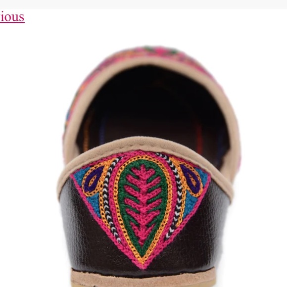 Fucshia Flats - Picture 2 of 3